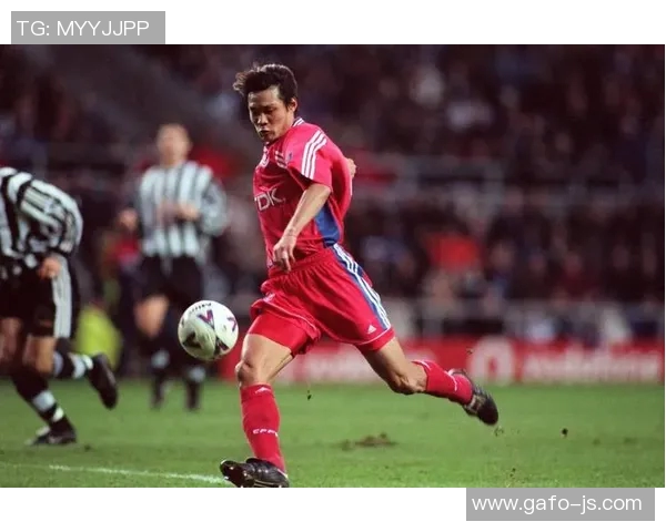 足球明星高清图集展现绿茵场上的风采与荣耀尽显球技魅力与激情瞬间