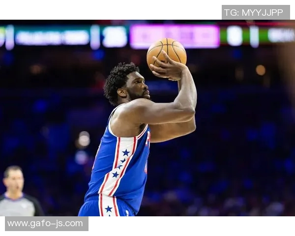 乔尔恩比德如何运用对抗策略在比赛中战胜顶级中锋的技巧分析 乔尔恩比德如何运用对抗策略在比赛中战胜顶级中锋的技巧分析