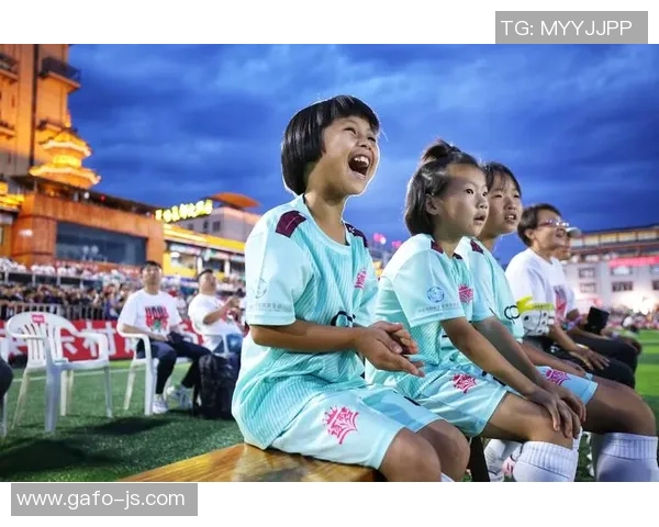 小小足球明星的梦想之路长得像梅西的小孩如何追逐自己的足球梦