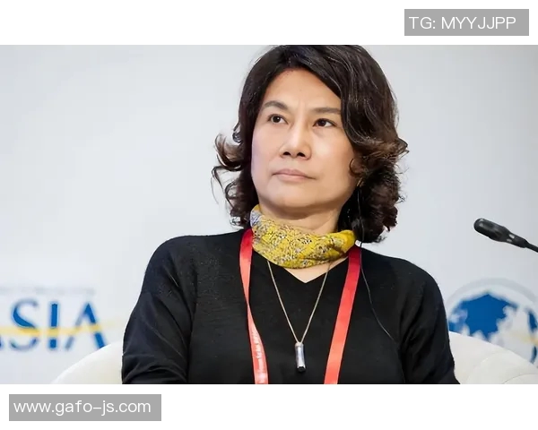 足球明星目睹前女友遭遇暴力事件心痛不已情感纠葛引发舆论热议